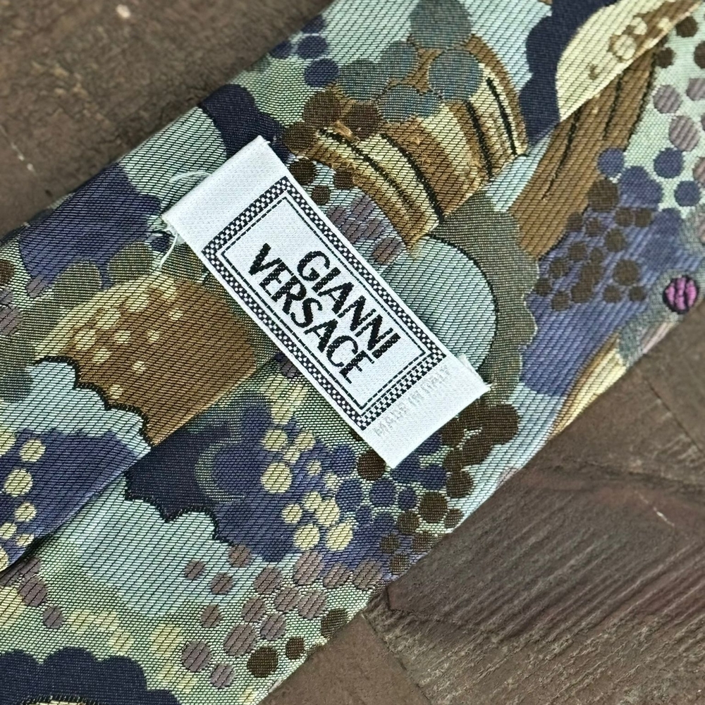 Gianni Versace Men's Tie in 100% Silk